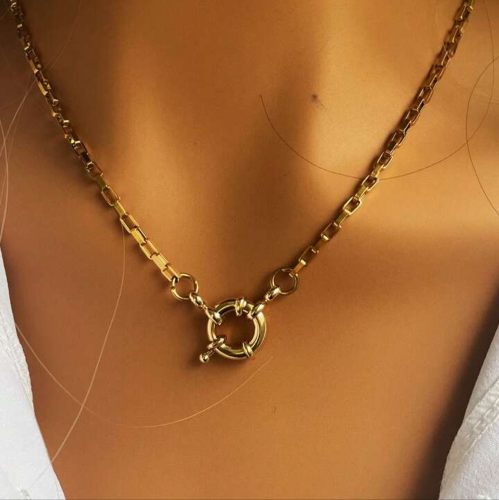 🎉🎉NEW🎉🎉 GORGEOUS!! Small Rectangle Link Anchor Necklace in GOLD Plating